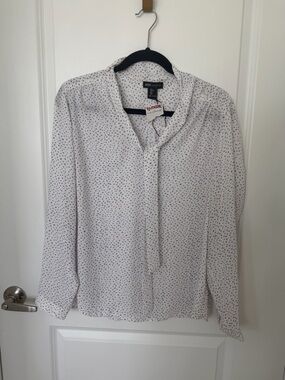 Jones New York White Blouse with Tiny Blue Floral Print Large